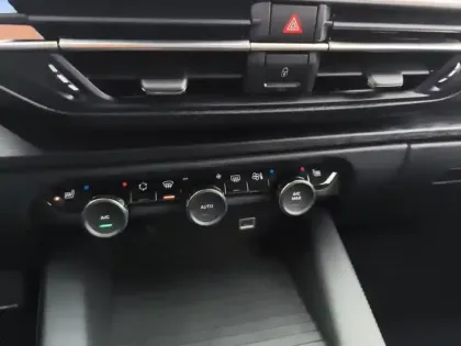 Photo 12 Citroën C5  X Hybride 145 e-DCS6 Plus