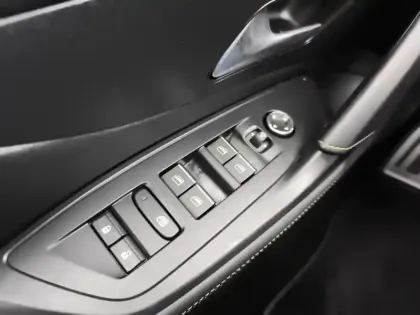 Photo 19 Peugeot 308  PHEV 180 e-EAT8 GT