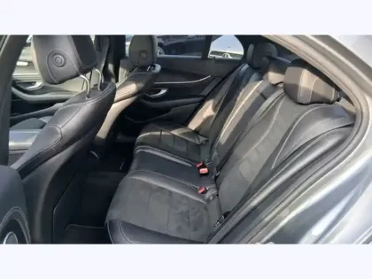 Photo 17 Mercedes Classe E  220 d AMG Line Berlin