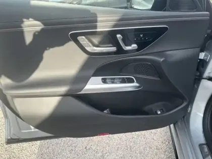 Photo 16 Mercedes Classe E  220 d AMG Line Berlin