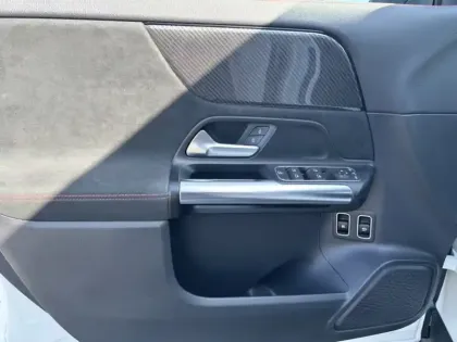 Photo 11 Mercedes GLA 250 e AMG Line