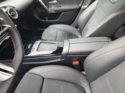 Photo 14 Mercedes Classe A 180 d AMG Line