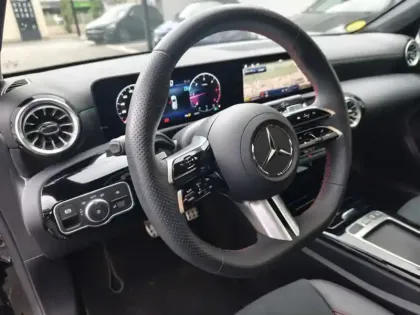 Photo 12 Mercedes Classe A 180 d AMG Line