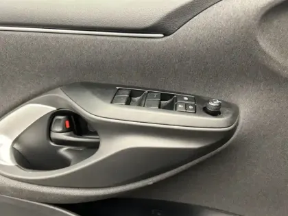 Photo 15 Toyota Yaris 116h Design