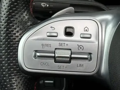 Photo 22 Mercedes Classe A 250 e Berline AMG Line