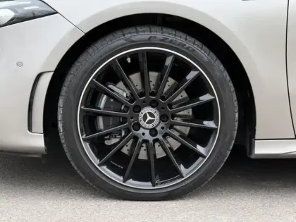 Photo 11 Mercedes Classe A 250 e Berline AMG Line