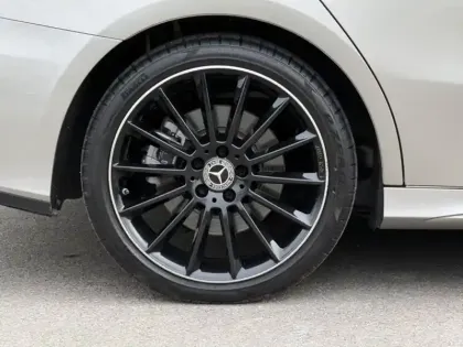 Photo 10 Mercedes Classe A 250 e Berline AMG Line