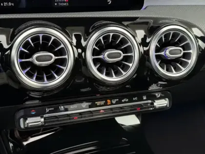 Photo 27 Mercedes Classe A 250 e Berline AMG Line