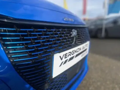 Photo 39 Peugeot 208 II Electrique GT