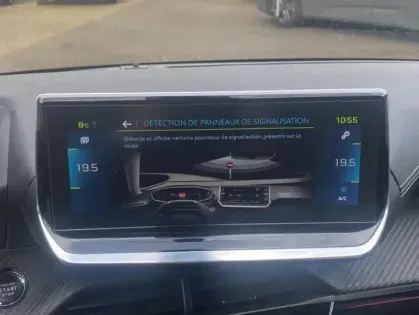 Photo 16 Peugeot 208 II Electrique GT