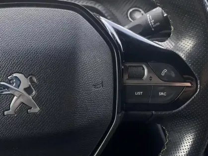 Photo 6 Peugeot 208 II Electrique GT