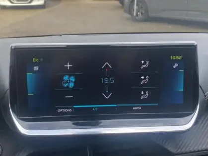 Photo 13 Peugeot 208 II Electrique GT