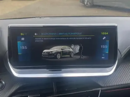 Photo 29 Peugeot 208 II Electrique GT