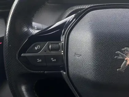 Photo 5 Peugeot 208 II Electrique GT