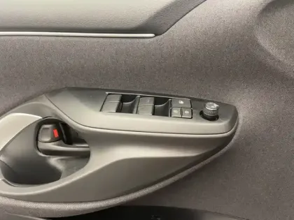 Photo 16 Toyota Yaris Hybride 116h Design / Pack confort