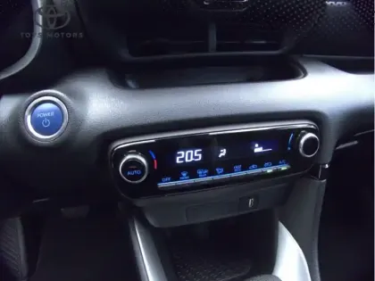 Photo 14 Toyota Yaris Hybride 116h Design