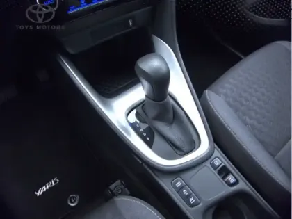 Photo 15 Toyota Yaris Hybride 116h Design