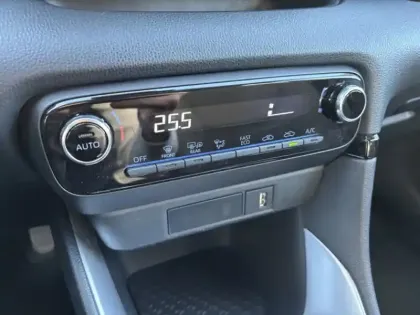 Photo 18 Toyota Yaris Hybride 116h Dynamic MY22