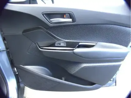 Photo 11 Toyota C-HR 1.8 Hybride 122 Design