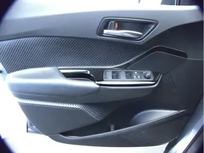 Photo 5 Toyota C-HR 1.8 Hybride 122 Design