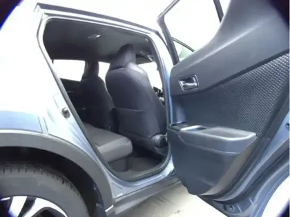 Photo 13 Toyota C-HR 1.8 Hybride 122 Design