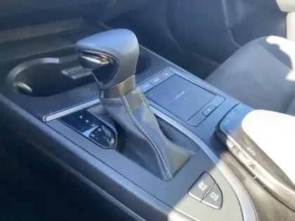 Photo 10 Lexus UX  250h 2WD Premium Edition MY21