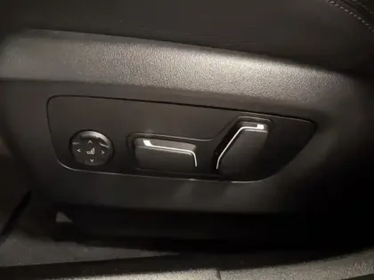 Photo 12 BMW Serie 5 M5 4.4 V8 PHEV 727ch