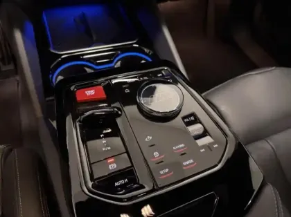 Photo 10 BMW Serie 5 M5 4.4 V8 PHEV 727ch