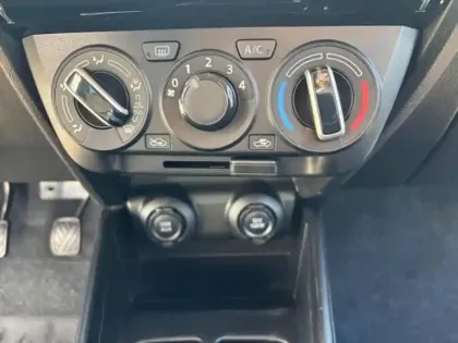 Photo 13 Suzuki Swift  1.2 Dualjet Hybrid 83ch Privilège