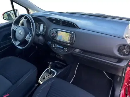 Photo 8 Toyota Yaris  HSD 100h Design 5p