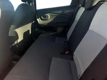 Photo 13 Toyota Yaris  HSD 100h Design 5p