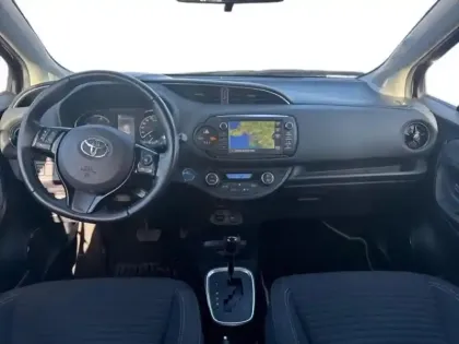 Photo 10 Toyota Yaris  HSD 100h Design 5p