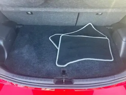 Photo 12 Toyota Yaris  HSD 100h Design 5p