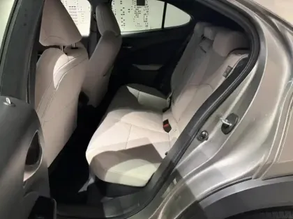 Photo 11 Lexus UX  250h 2WD Le Plus MY22