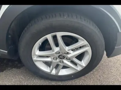 Photo 12 Toyota C-HR  1.8 Hybride 122ch Dynamic MY23