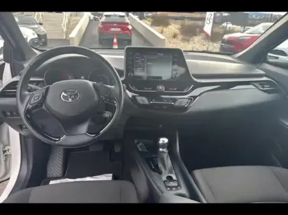 Photo 11 Toyota C-HR  1.8 Hybride 122ch Dynamic MY23