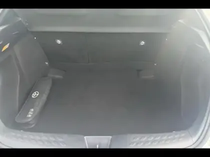 Photo 8 Toyota C-HR  1.8 Hybride 122ch Dynamic MY23