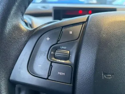 Photo 12 Citroën C4  Cactus PureTech 110ch S&S C-Series E6.d