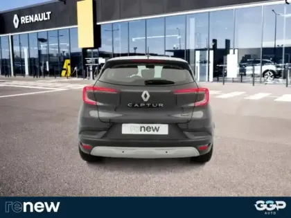 Photo 8 Renault Captur  1.6 E-Tech hybride 145ch Equilibre