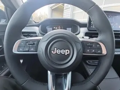 Photo 14 Jeep Avenger  1.2 Turbo T3 100ch MHEV Summit BVR6 eHybrid