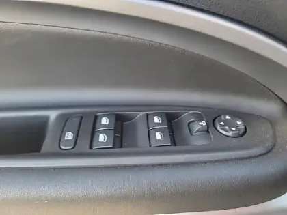 Photo 12 Jeep Avenger  1.2 Turbo T3 100ch MHEV Summit BVR6 eHybrid