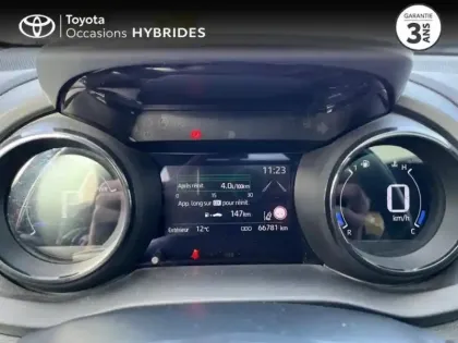 Photo 13 Toyota Yaris  116h Première 5p