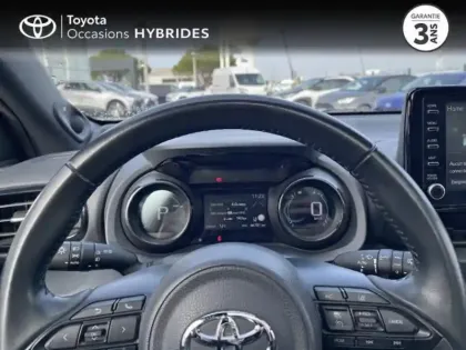 Photo 12 Toyota Yaris  116h Première 5p