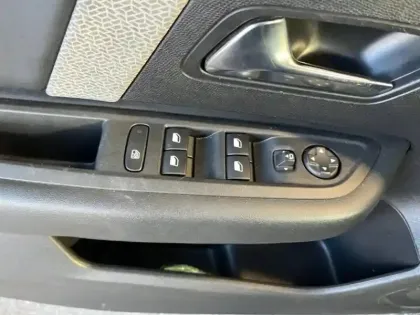 Photo 11 Citroën C4 Gén. III Ph1 NG PLUS 5