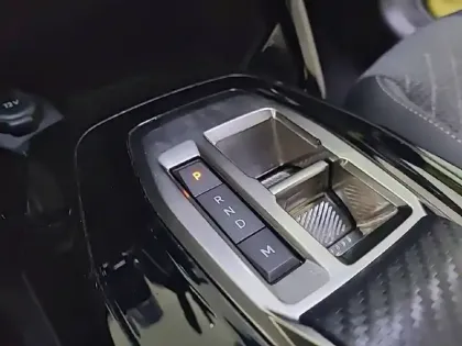 Photo 13 Peugeot 208  Hybrid 100 e-DCS6