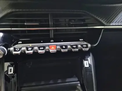 Photo 24 Peugeot 208  Hybrid 100 e-DCS6