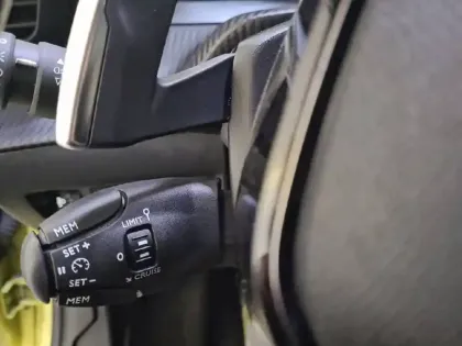 Photo 26 Peugeot 208  Hybrid 100 e-DCS6