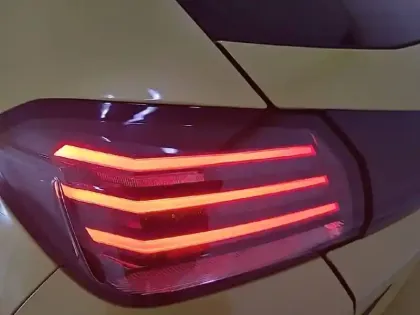 Photo 16 Peugeot 208  Hybrid 100 e-DCS6