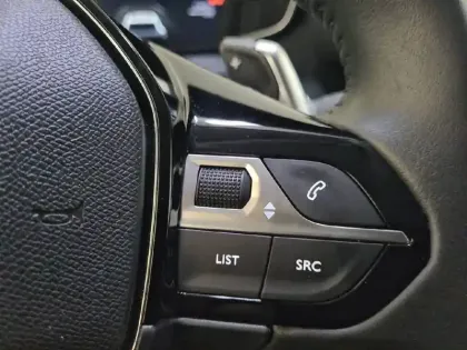 Photo 28 Peugeot 208  Hybrid 100 e-DCS6