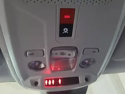 Photo 25 Peugeot 208  Hybrid 100 e-DCS6